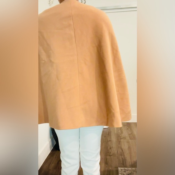 Tan cape - Picture 3 of 4